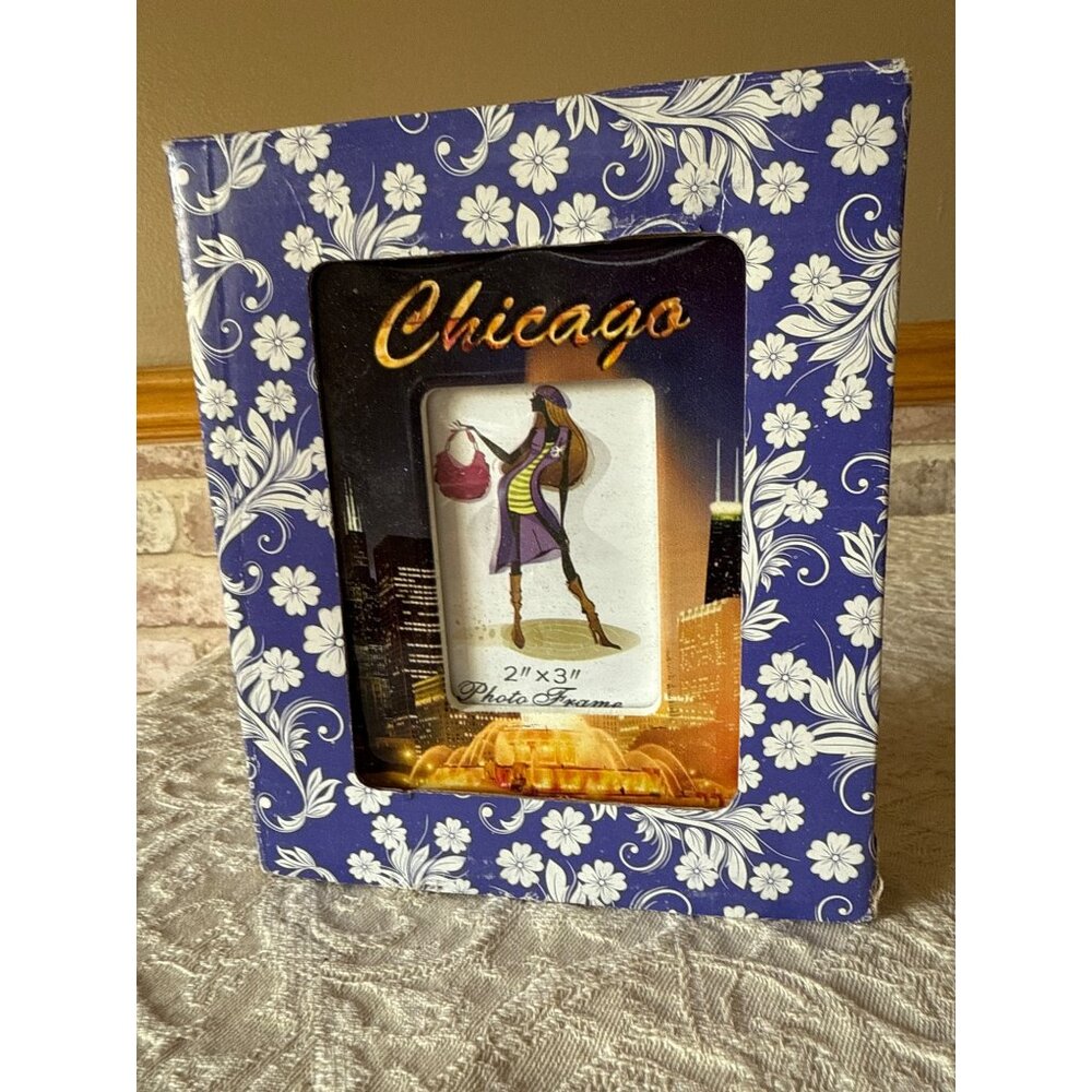 Chicago 2" x 3" Floral Photo Frame Illinois Tourist Keepsake